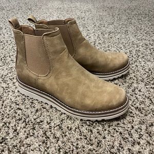 Tan suede Chelsea boots